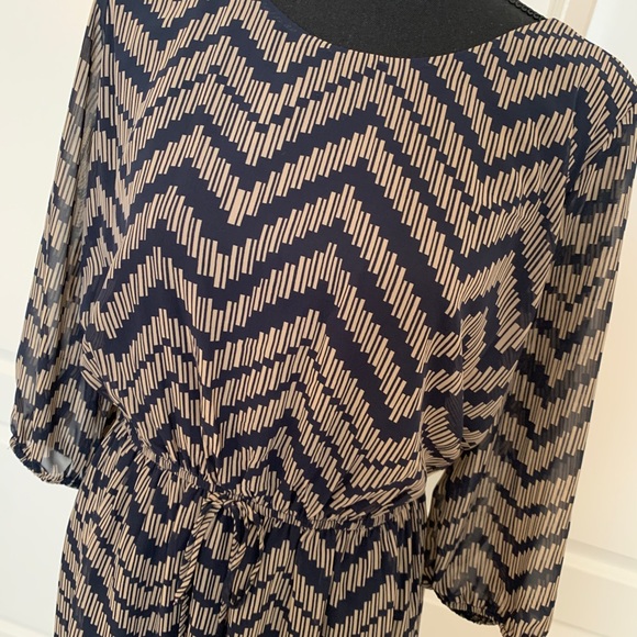 💙👗 Chevron Print Dress 💙👗 - Picture 3 of 13